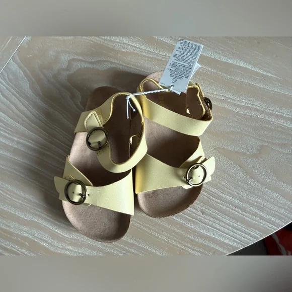 Old Navy|Baby girl/toddler pastel Yellow Buckle Strap Sandals,size 7•••NWT-Boho - Picture 4 of 8